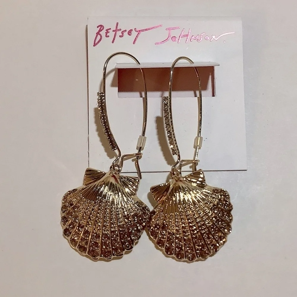 💛▪️ Betsey Johnson▪️ Mermaid Jewels Sea Shell Drop Shepherd Hook  Earrings ✨️